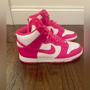 Authentic Nike women’s Dunk High top sneakers. Size 9